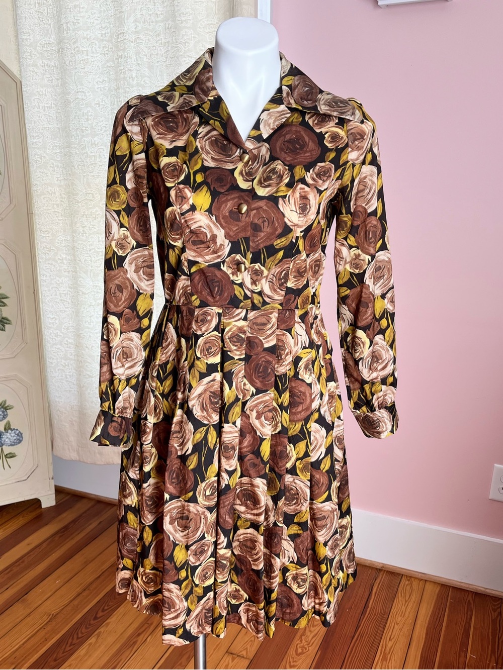 60s/70s Floral Long-Sleeve A-Line Dress in Brown Rose Print
